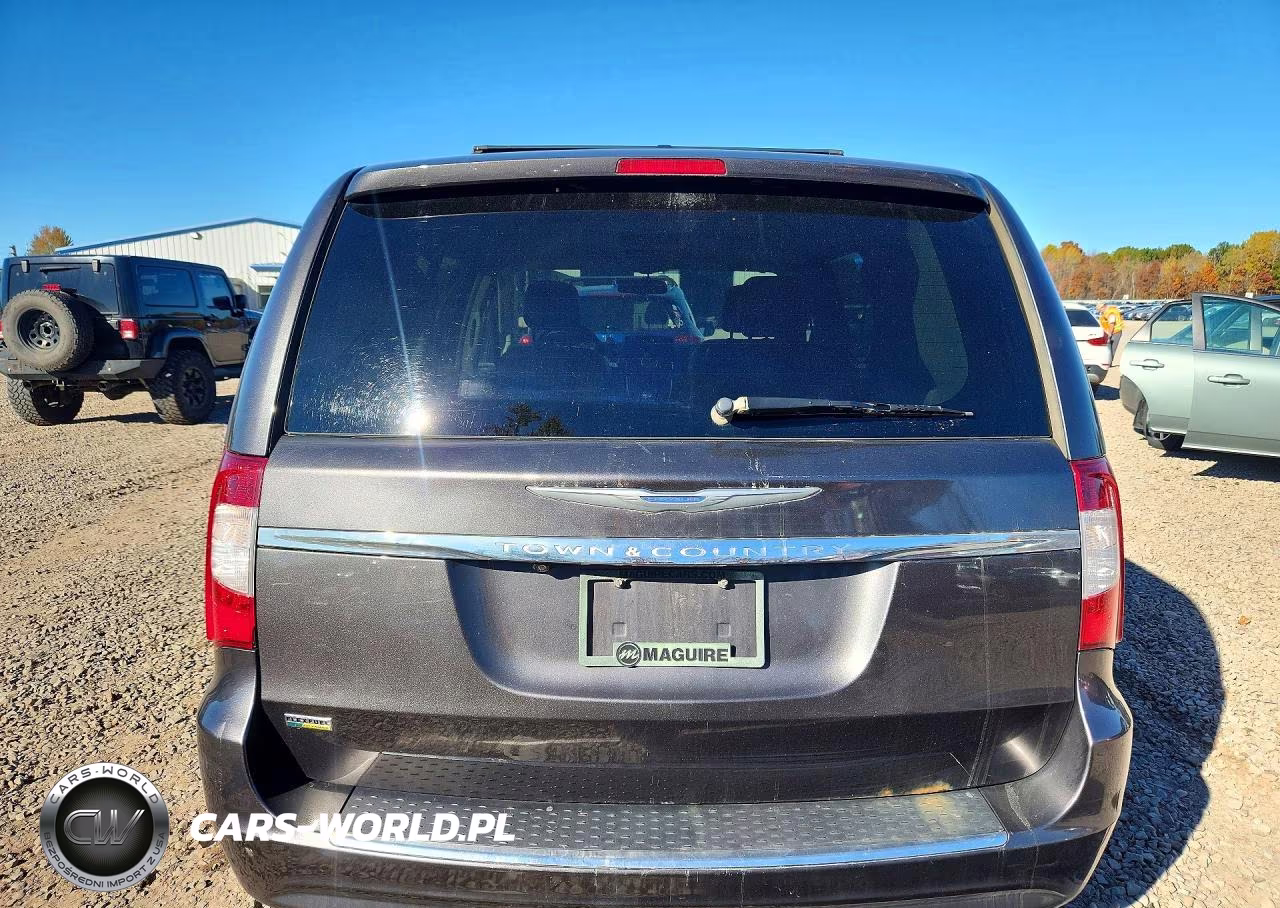 2015 Chrysler Town & Country Touring VIN:2C4RC1BG5FR561551 - 6