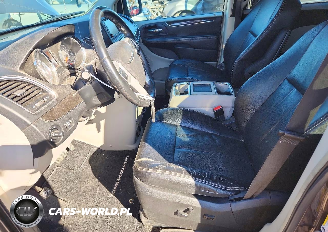 2015 Chrysler Town & Country Touring VIN:2C4RC1BG5FR561551 - 7