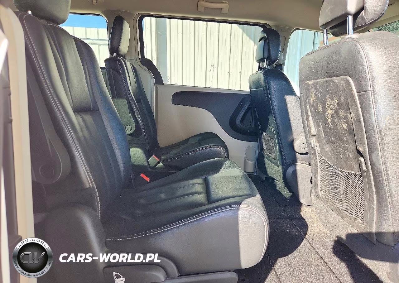 2013 Chrysler Town & Country Touring VIN:2C4RC1BG2DR743091 - 11