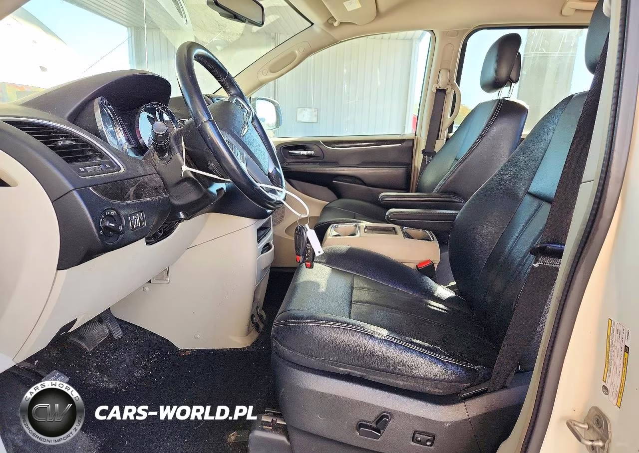 2013 Chrysler Town & Country Touring VIN:2C4RC1BG2DR743091 - 7