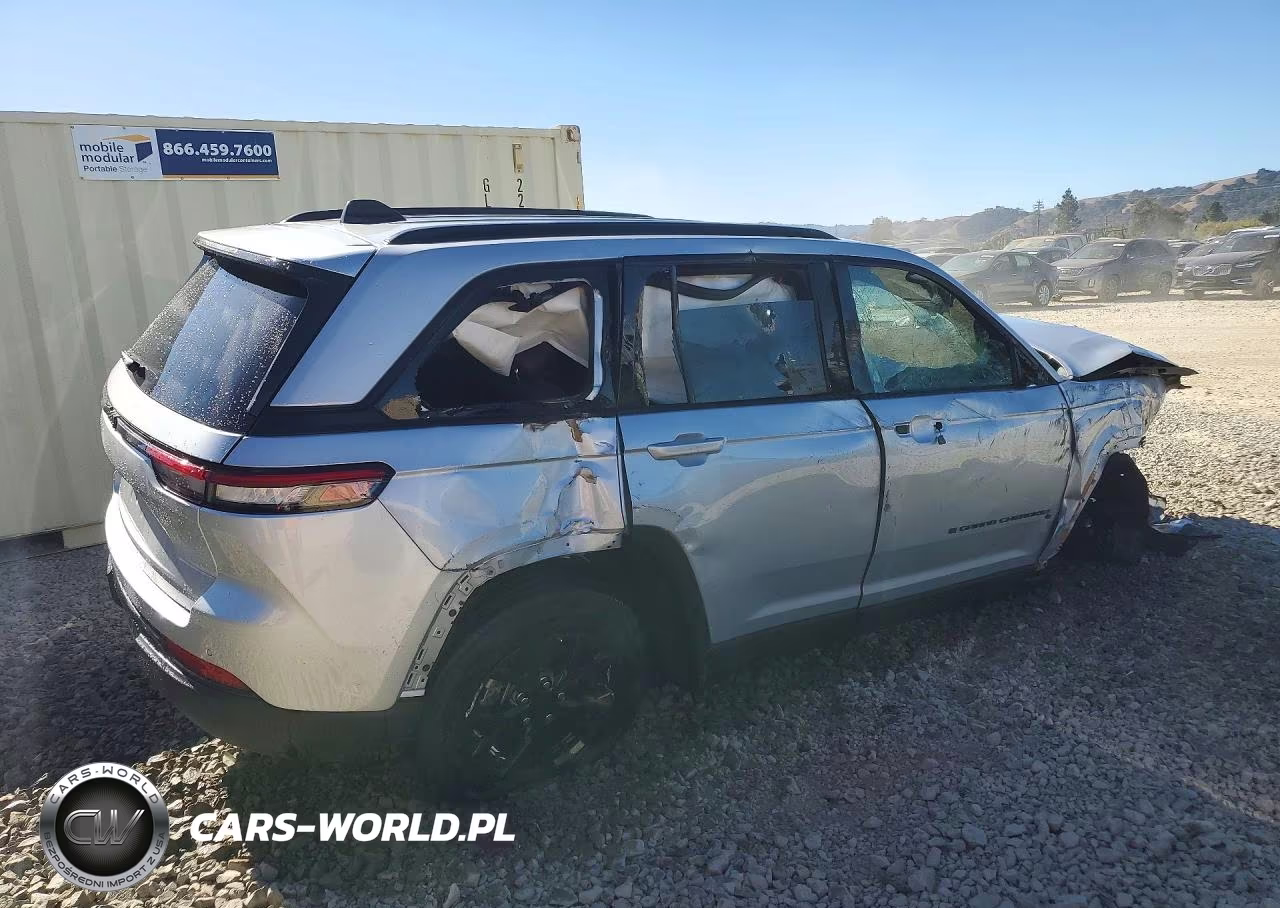 2025 Jeep Grand Cherokee Laredo VIN:1C4RJHAG3SC323278 - 3