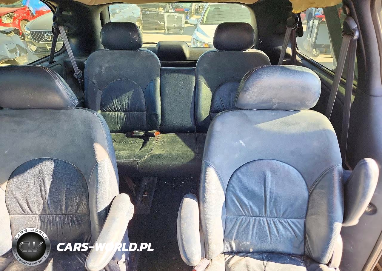 2002 Chrysler Town & Country Limited VIN:2C8GP64L22R720103 - 10