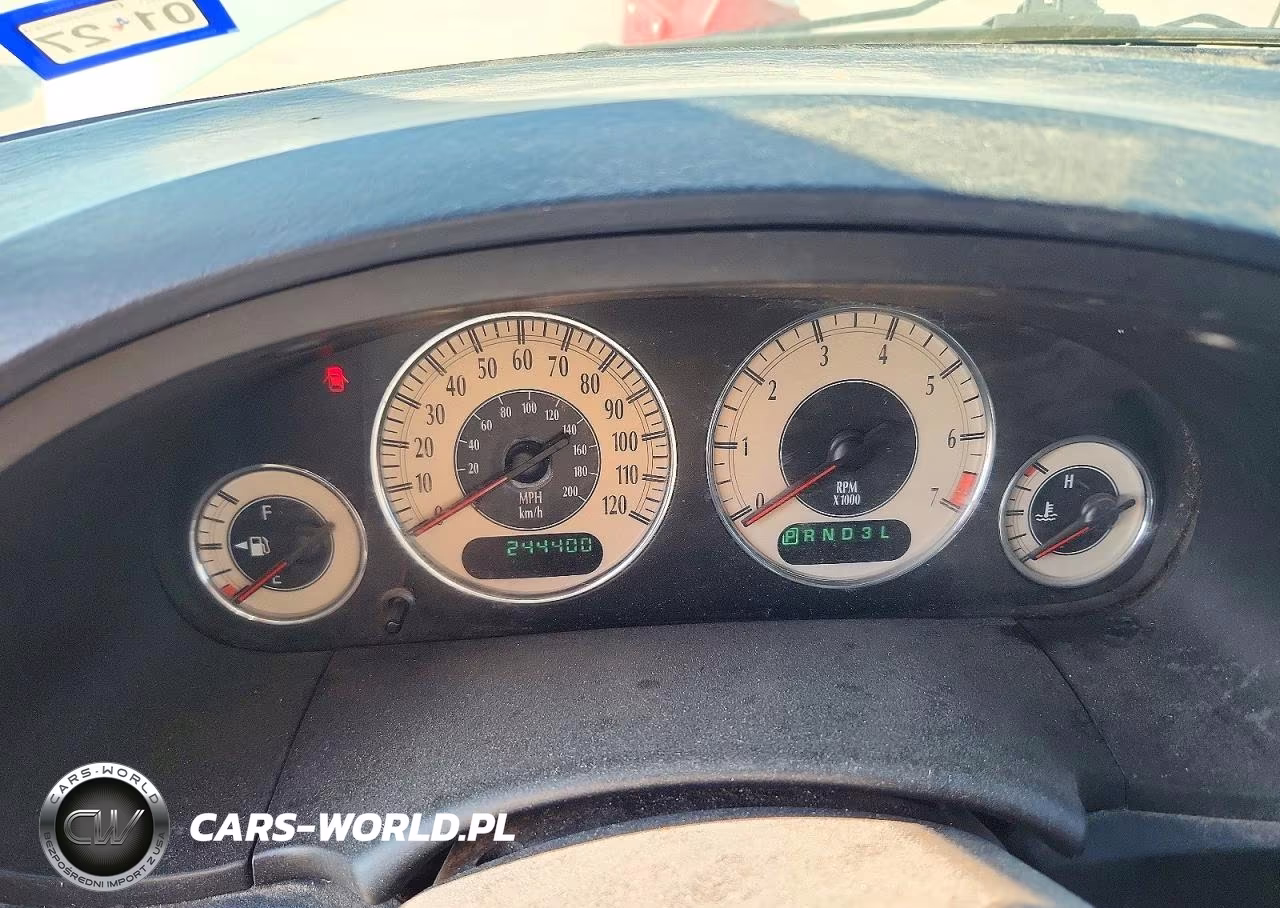 2002 Chrysler Town & Country Limited VIN:2C8GP64L22R720103 - 9