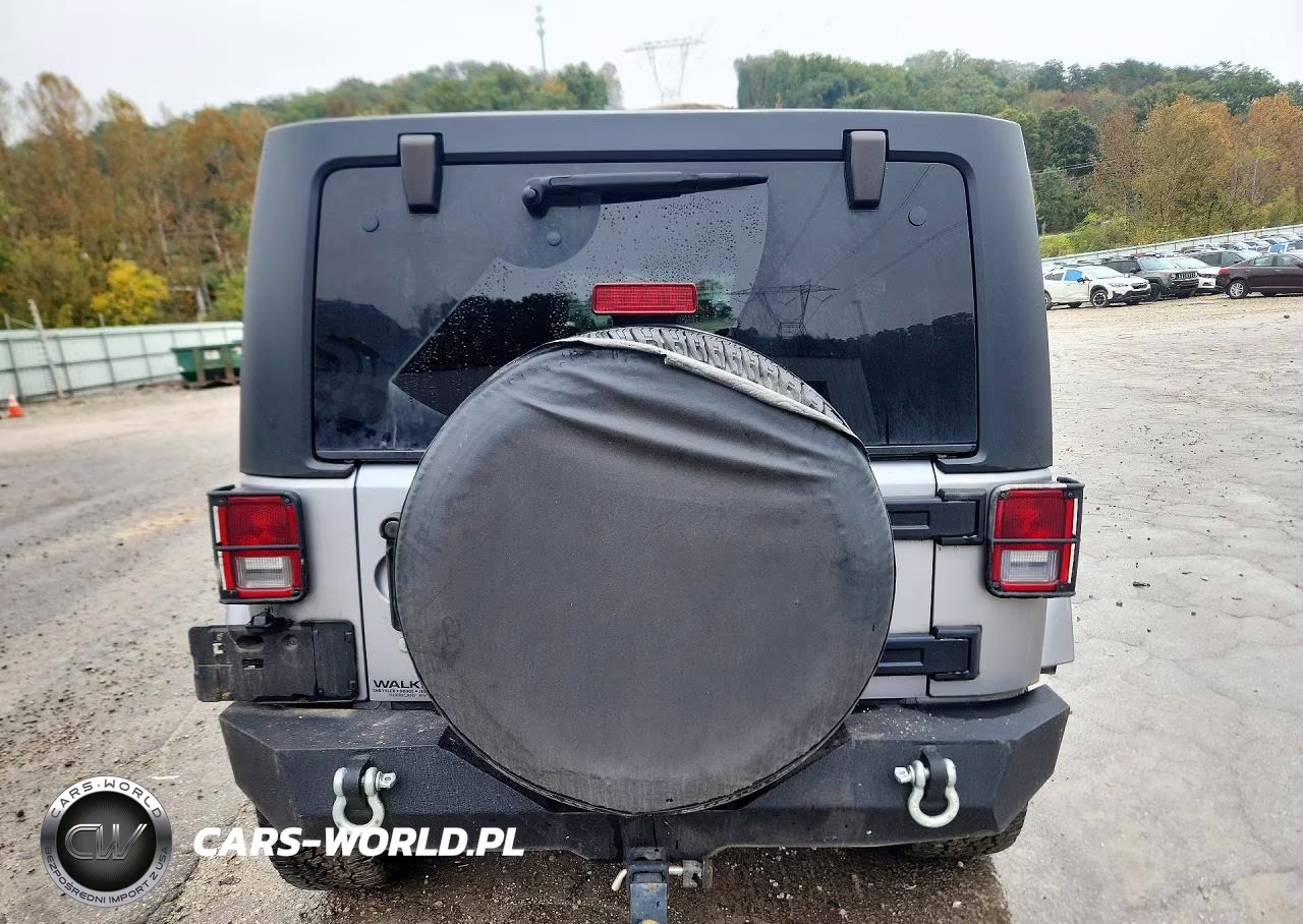 2015 Jeep Wrangler Unlimited Sport VIN:1C4BJWDG1FL612649 - 6