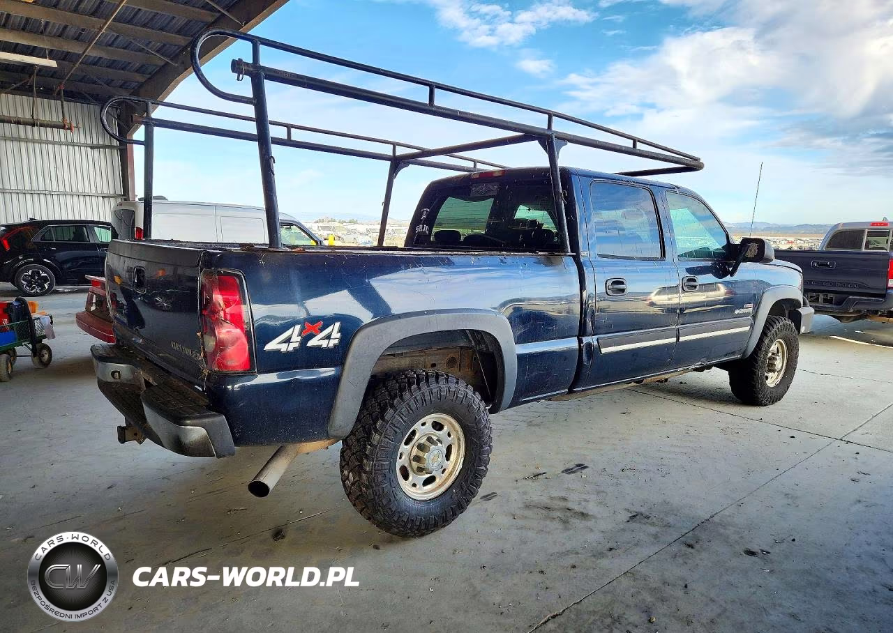 2005 Chevrolet Silverado K2500 Heavy Duty VIN:1GCHK23205F820153 - 3