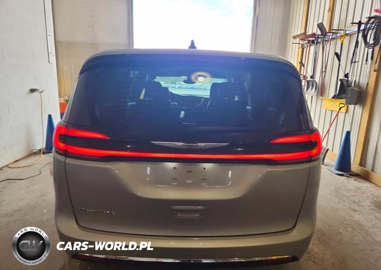 2024 Chrysler Pacifica Touring L VIN:2C4RC1BG2RR182544 - 6