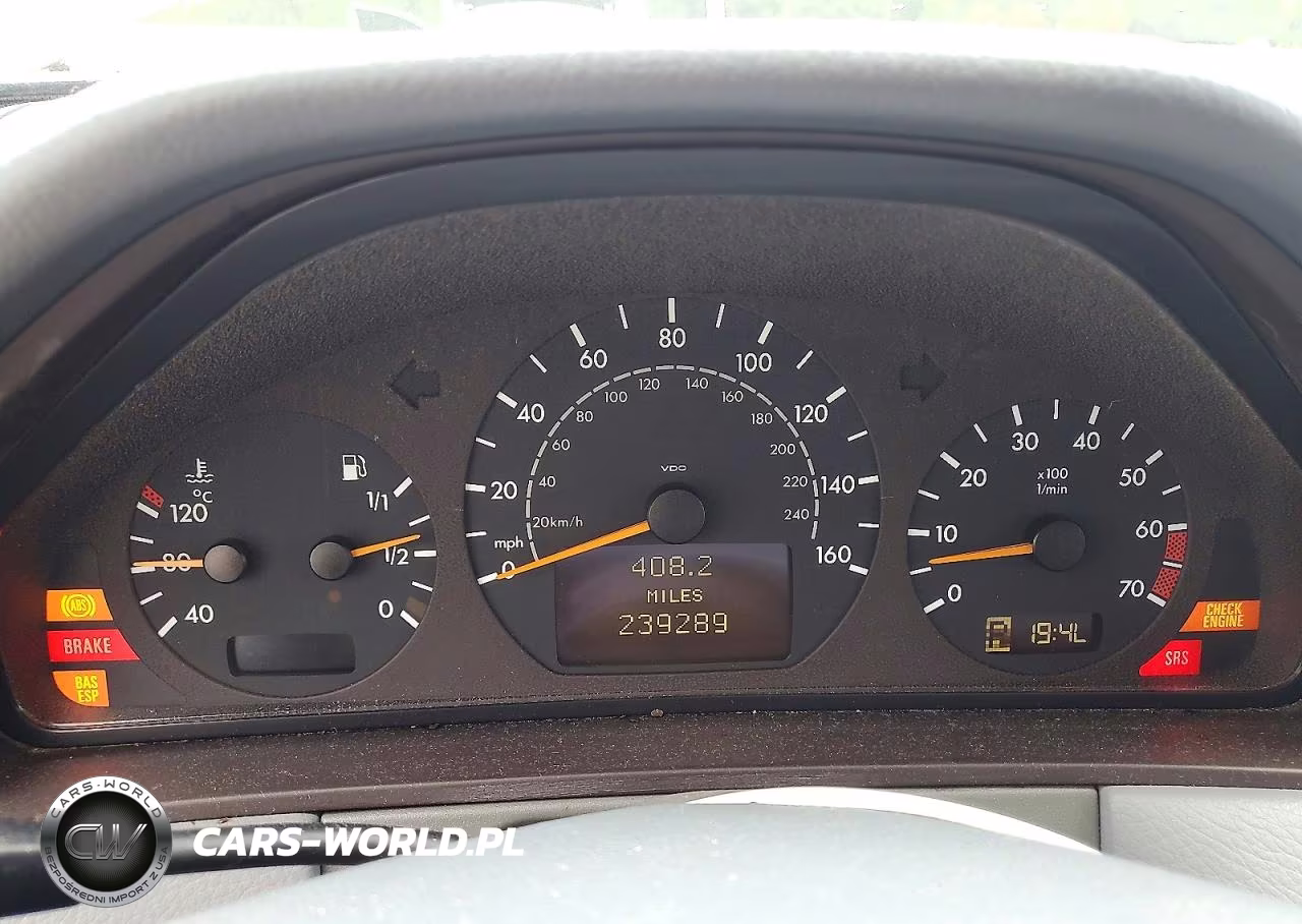 2000 Mercedes-Benz E 320 VIN:WDBJH65JXYB115463 - 9