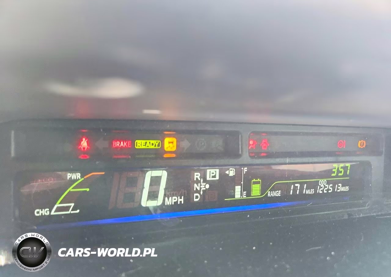 2015 Toyota Prius V Two VIN:JTDZN3EU9FJ022569 - 9