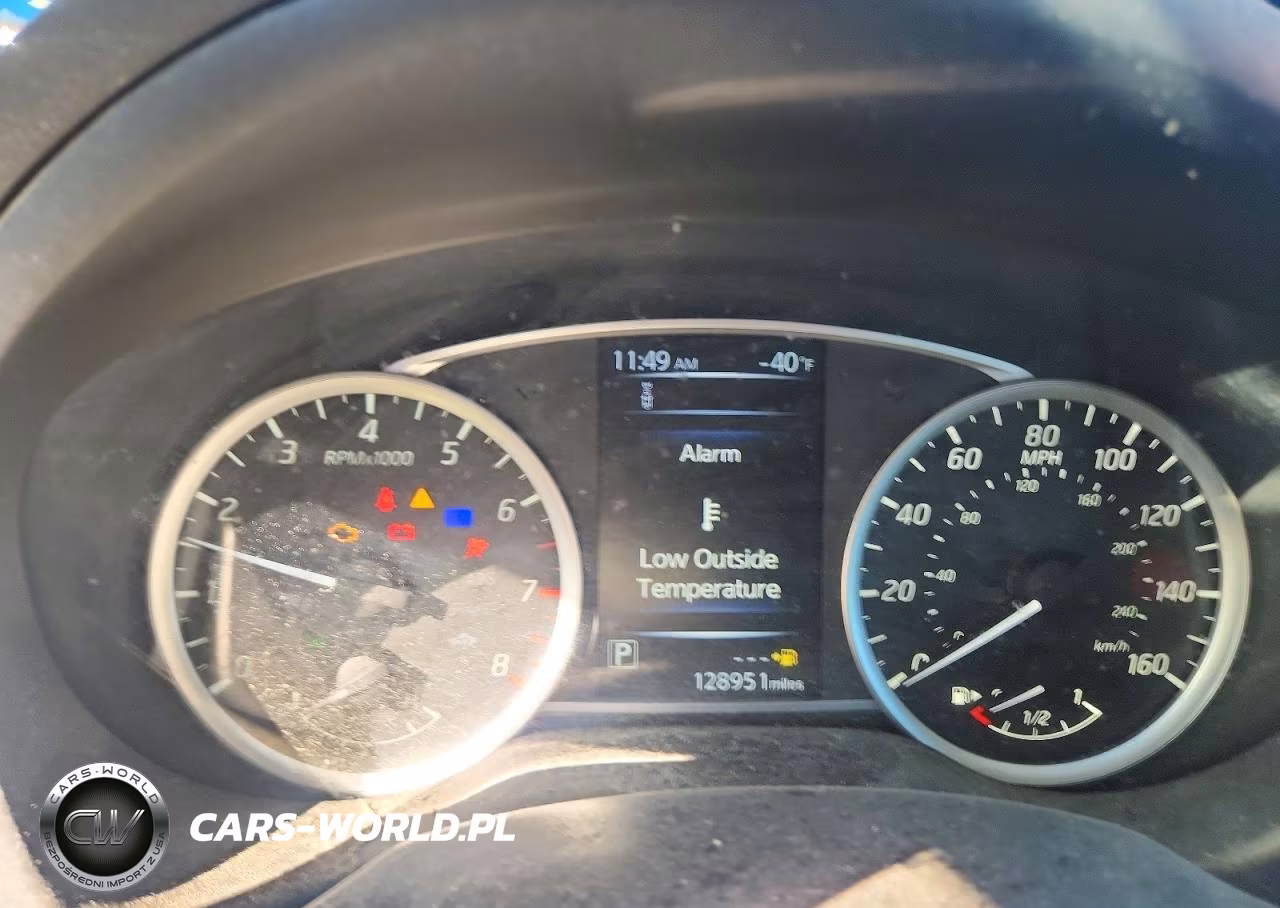 2018 Nissan Sentra S VIN:3N1AB7AP2JY277780 - 9