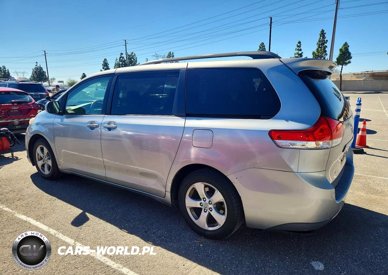 2012 Toyota Sienna Le VIN:5TDKK3DC4CS252487 - 2