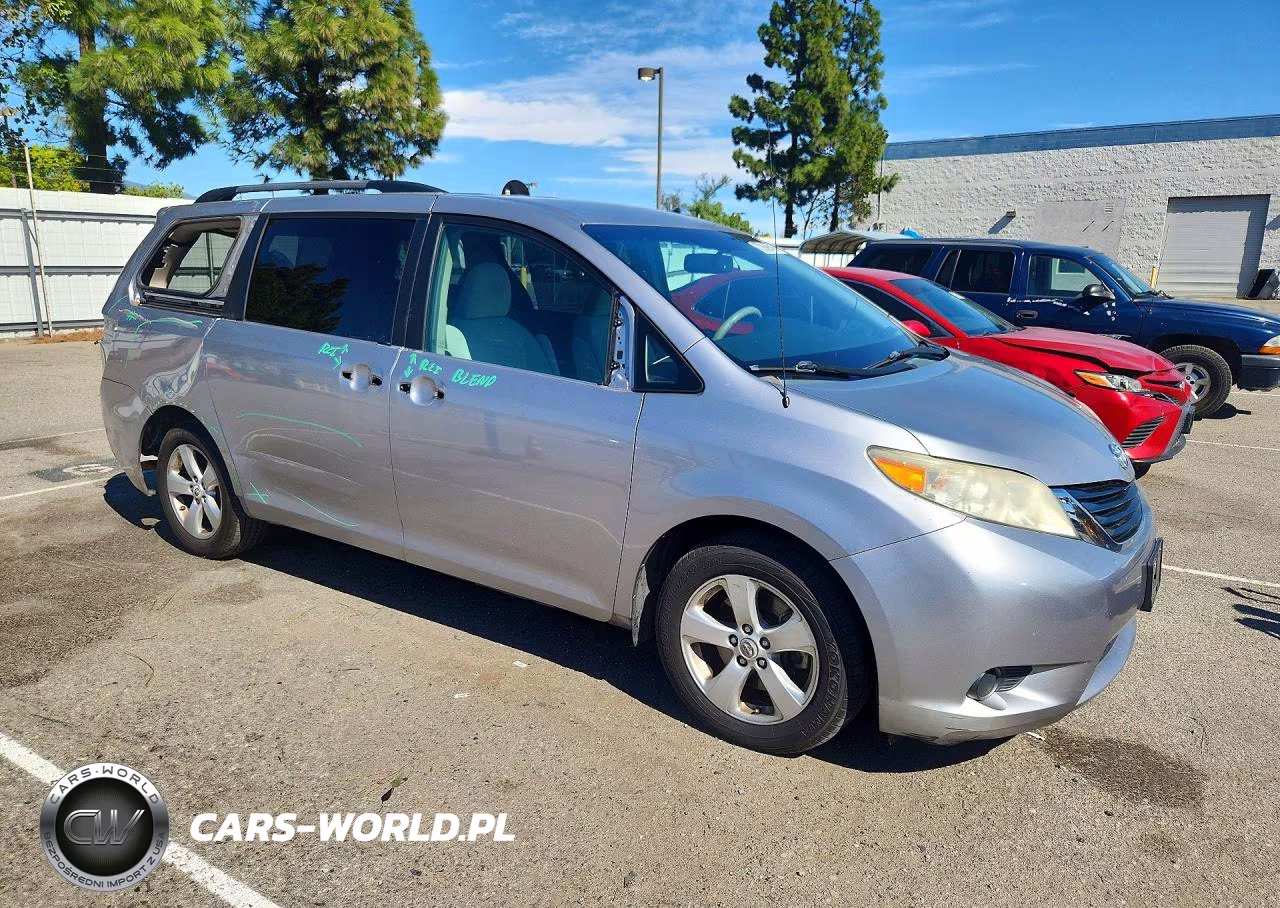 2012 Toyota Sienna Le VIN:5TDKK3DC4CS252487 - 4