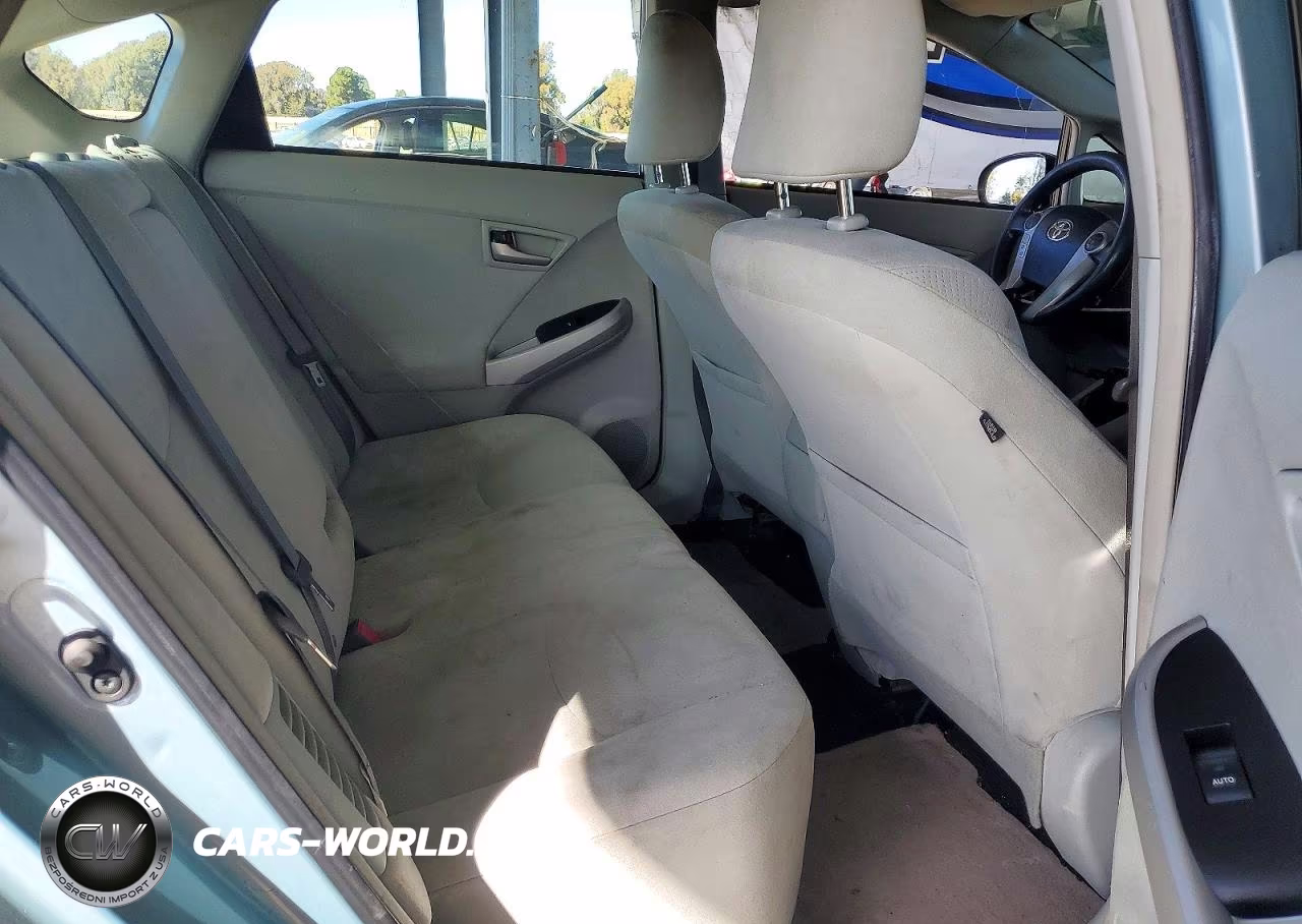 2014 Toyota Prius Three VIN:JTDKN3DU0E1839737 - 10