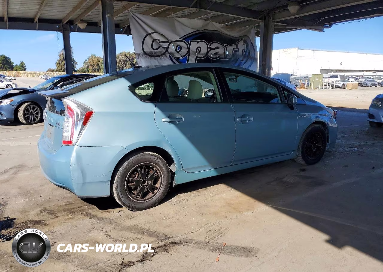 2014 Toyota Prius Three VIN:JTDKN3DU0E1839737 - 3