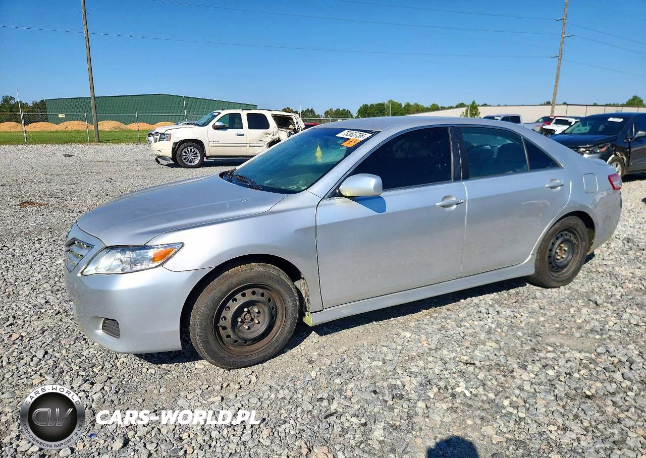 2010 Toyota Camry Le – zdjęcie 1 z 12