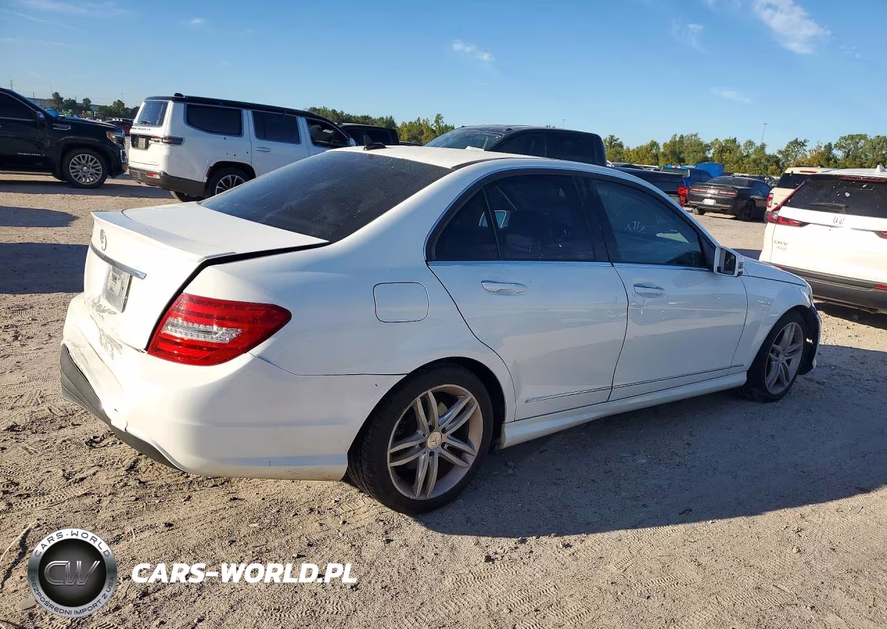 2013 Mercedes-Benz C 250 VIN:WDDGF4HBXDA864540 - 3