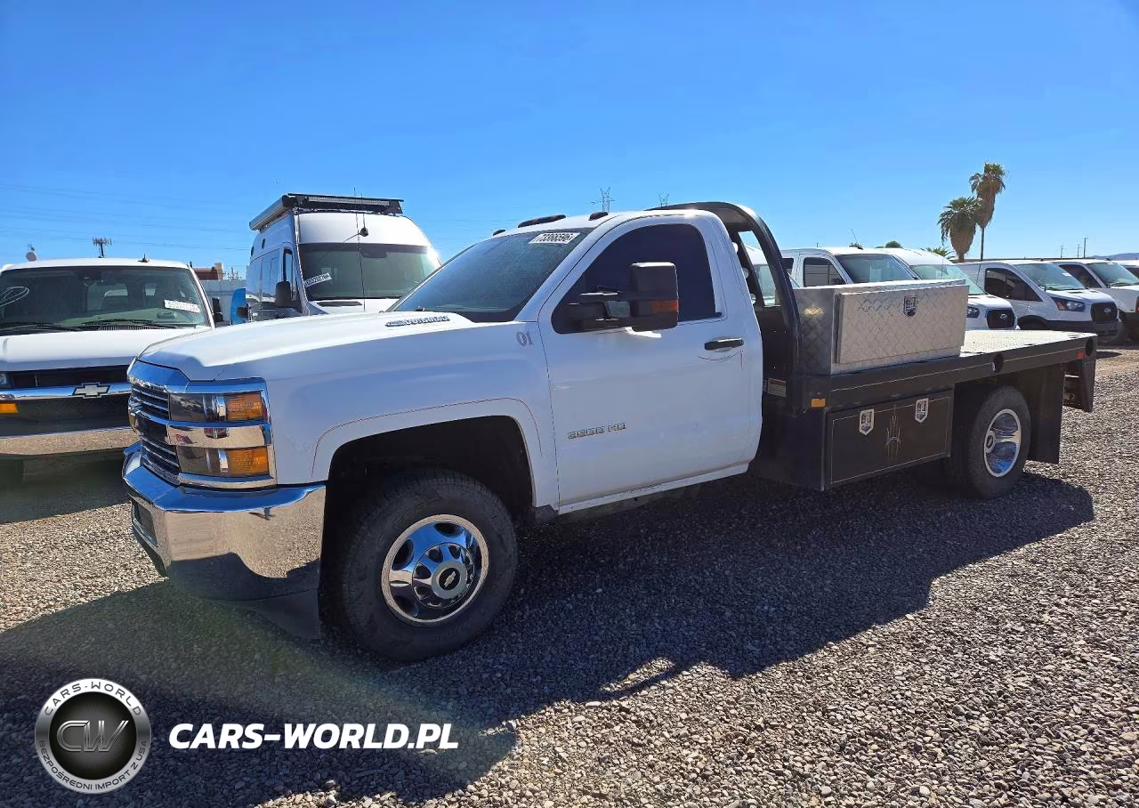 2015 Chevrolet Silverado K3500 VIN:1GB3KYC82FF618499 - 1