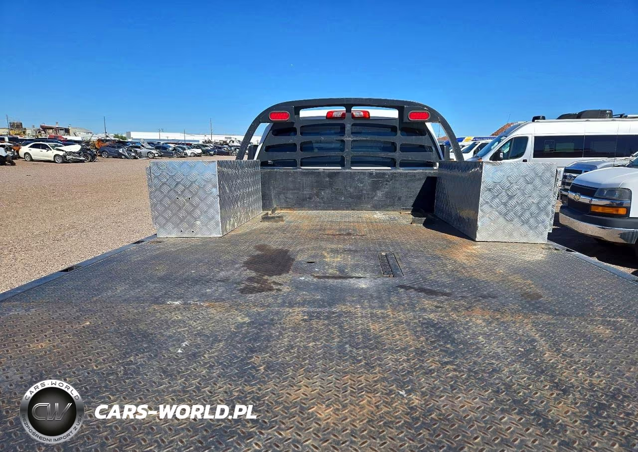 2015 Chevrolet Silverado K3500 VIN:1GB3KYC82FF618499 - 10