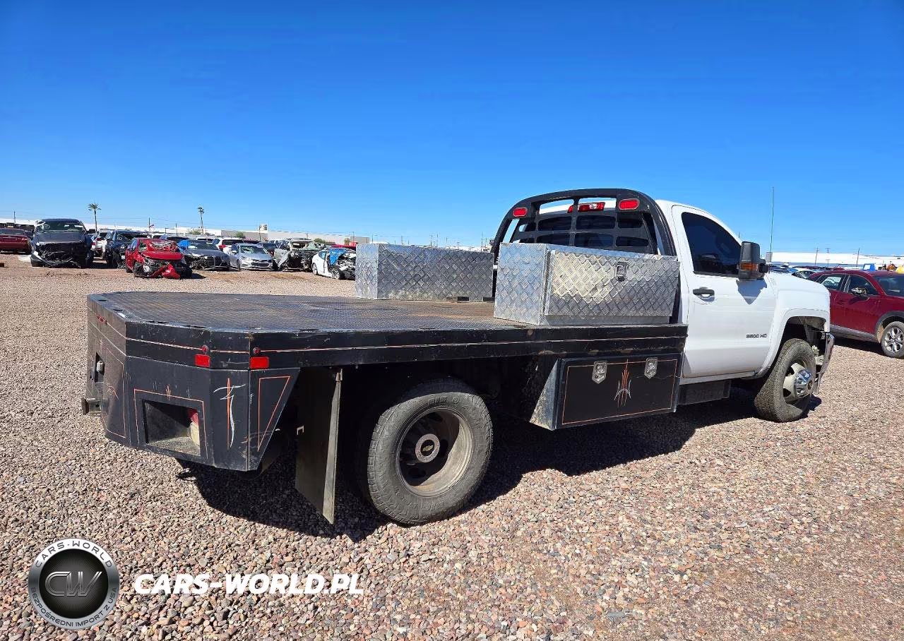 2015 Chevrolet Silverado K3500 VIN:1GB3KYC82FF618499 - 3