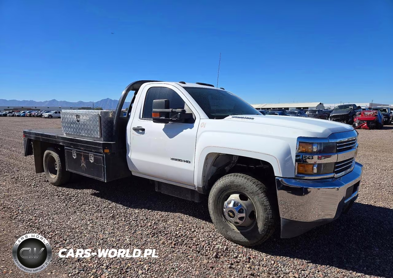 2015 Chevrolet Silverado K3500 VIN:1GB3KYC82FF618499 - 4