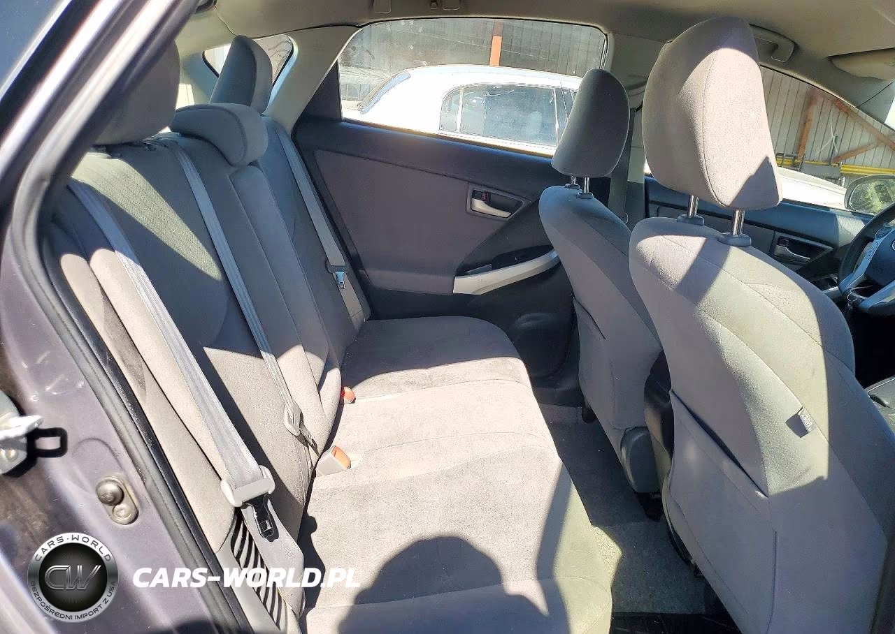 2013 Toyota Prius Two VIN:JTDKN3DU3D5617930 - 10