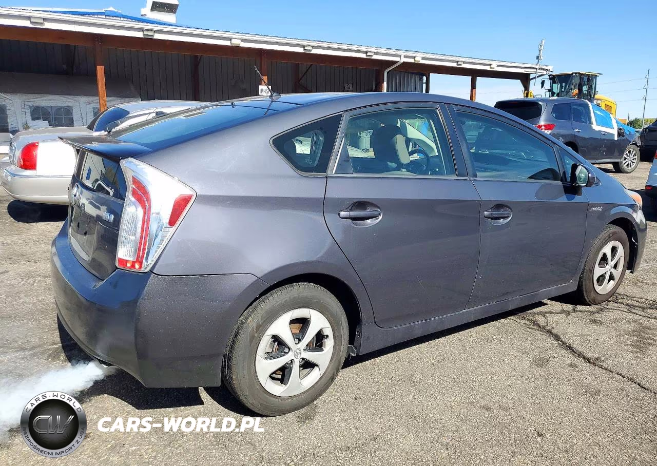 2013 Toyota Prius Two VIN:JTDKN3DU3D5617930 - 3