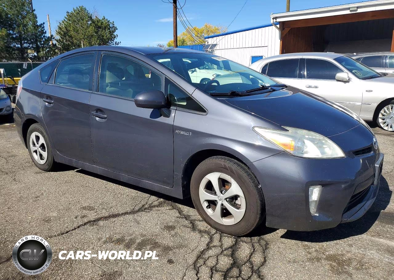 2013 Toyota Prius Two VIN:JTDKN3DU3D5617930 - 4