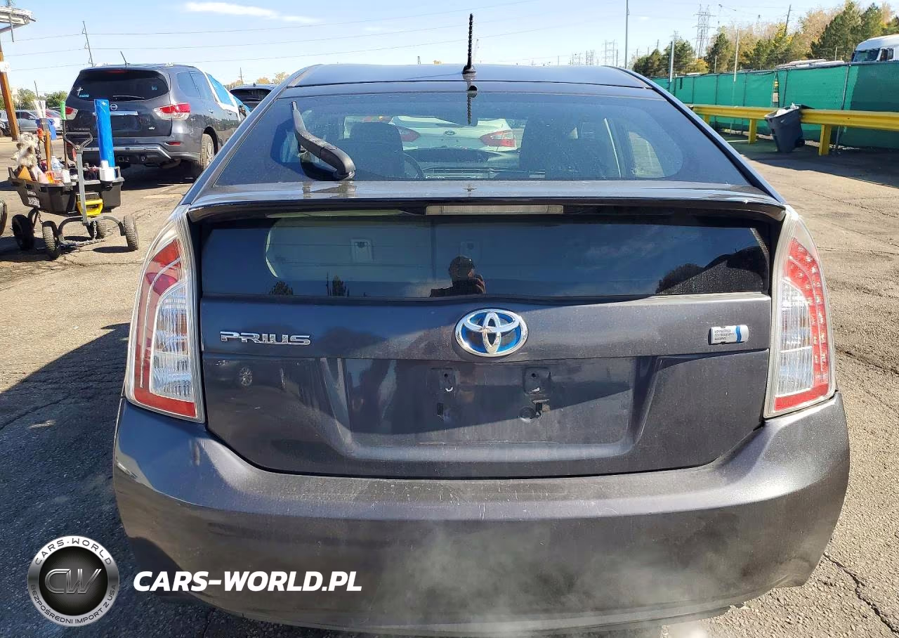 2013 Toyota Prius Two VIN:JTDKN3DU3D5617930 - 6