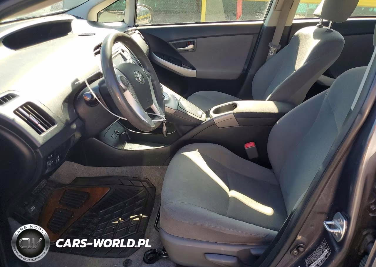 2013 Toyota Prius Two VIN:JTDKN3DU3D5617930 - 7