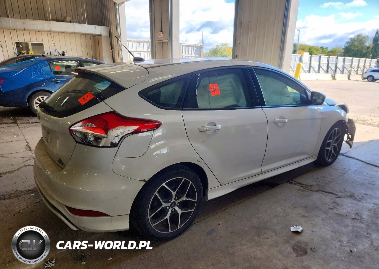 2016 Ford Focus Se VIN:1FADP3K27GL297179 - 3