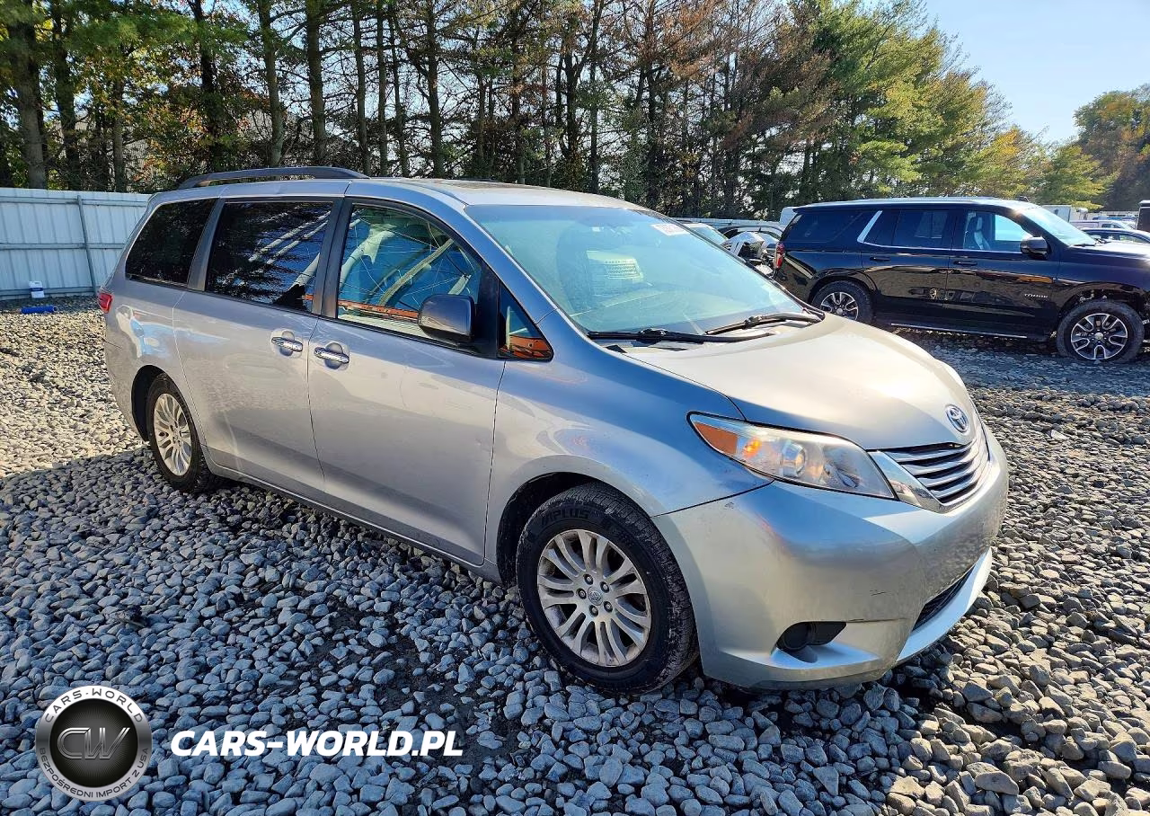 2015 Toyota Sienna Xle Premium 8-Passenger VIN:5TDYK3DC3FS545764 - 4