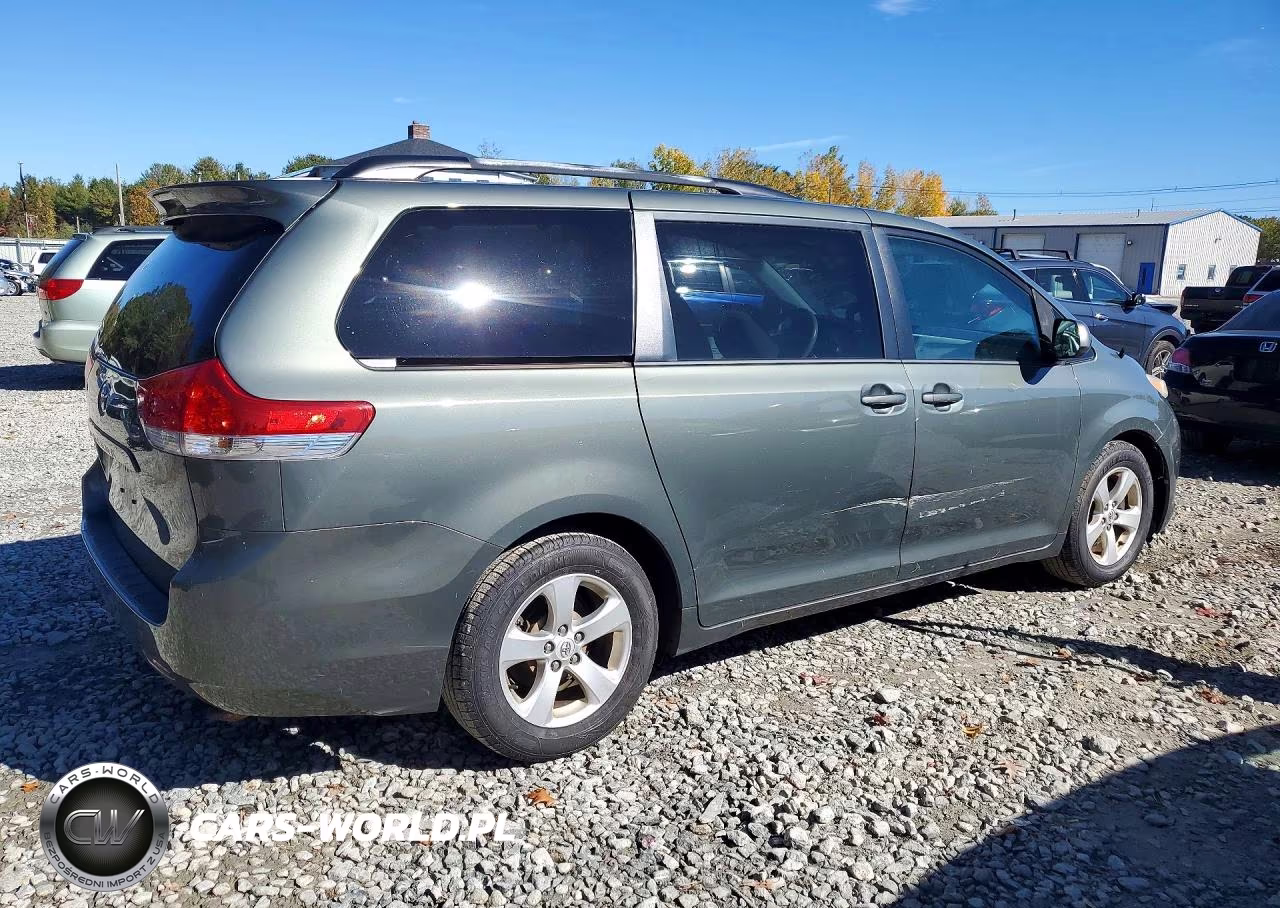 2013 Toyota Sienna Le VIN:5TDKK3DC5DS371988 - 3