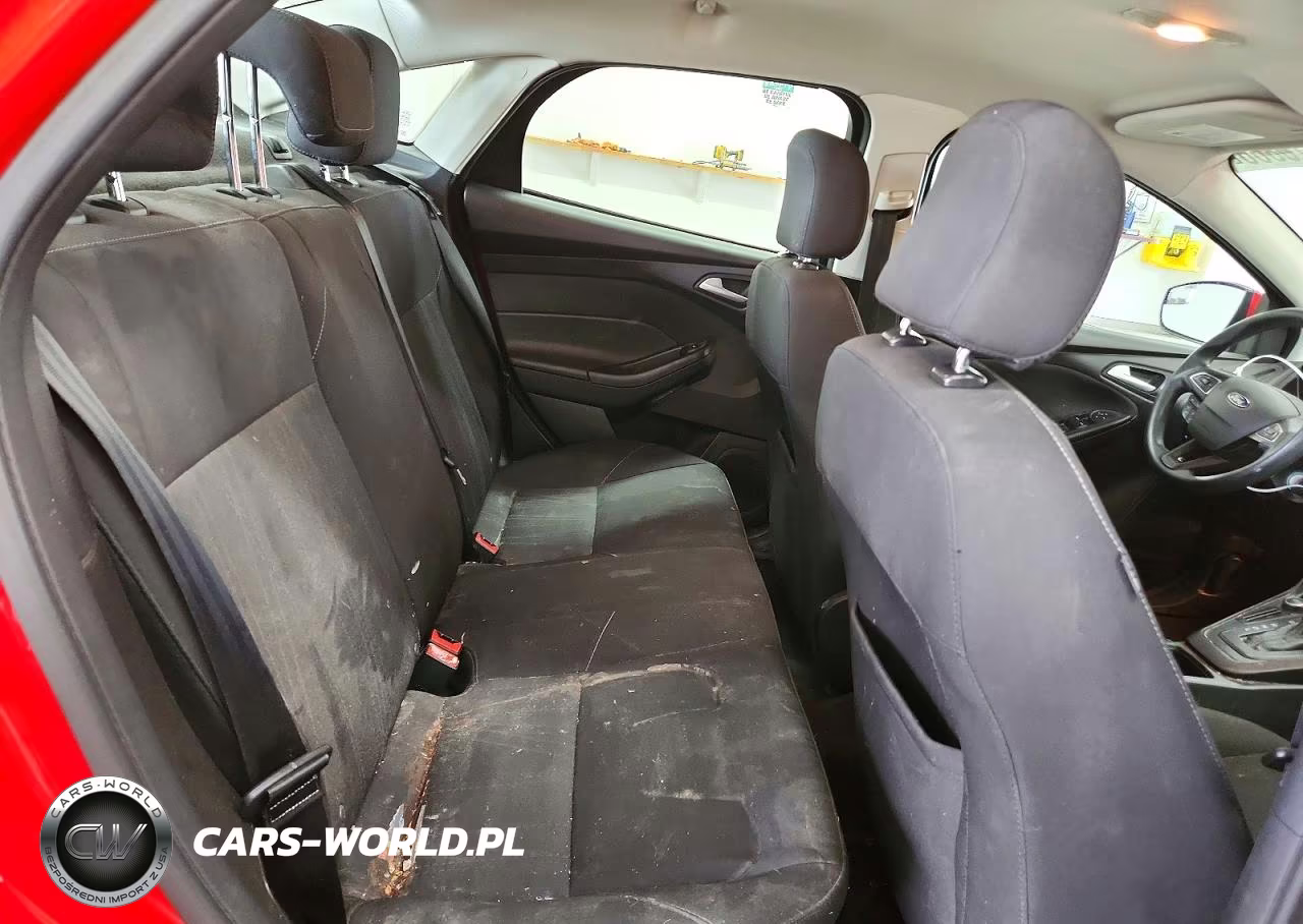 2016 Ford Focus Se VIN:1FADP3F28GL338381 - 10