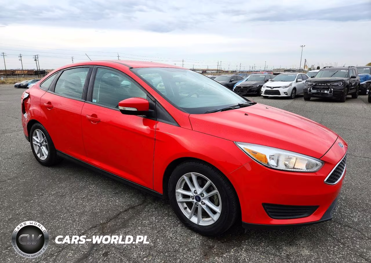 2016 Ford Focus Se VIN:1FADP3F28GL338381 - 4