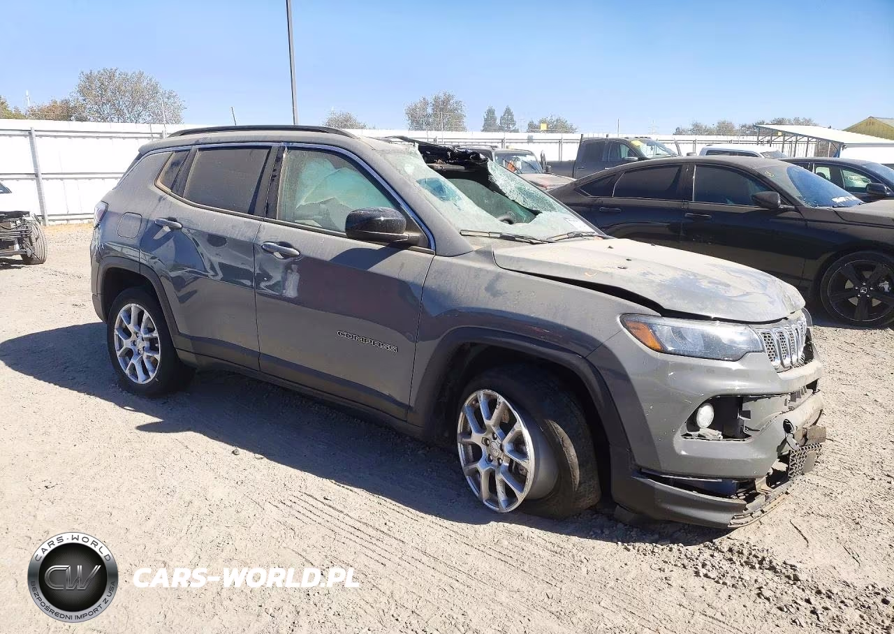 2023 Jeep Compass Latitude Lux VIN:3C4NJDFN3PT566356 - 4