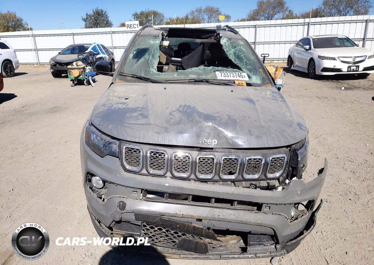 2023 Jeep Compass Latitude Lux VIN:3C4NJDFN3PT566356 - 5
