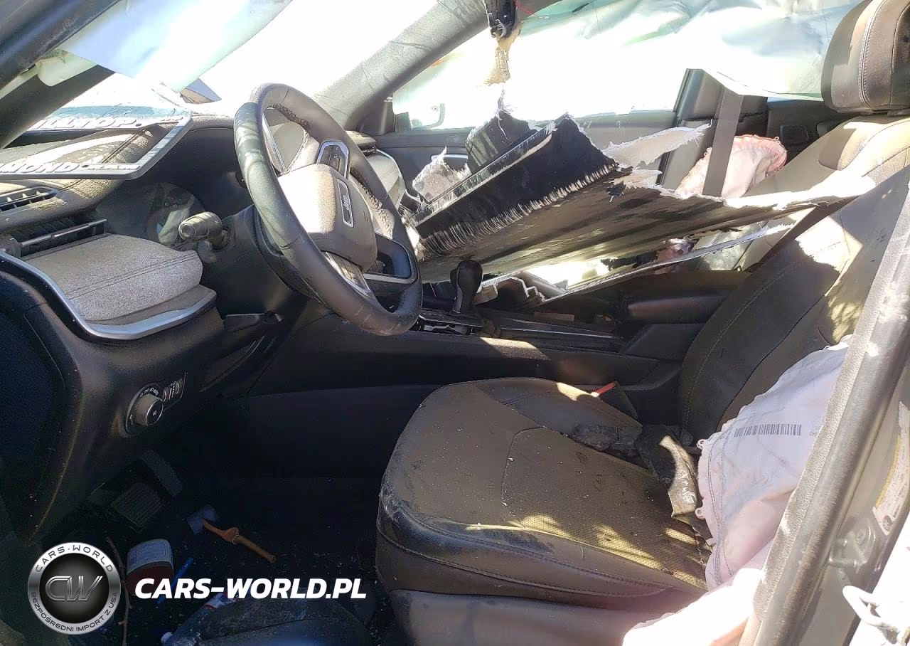 2023 Jeep Compass Latitude Lux VIN:3C4NJDFN3PT566356 - 7