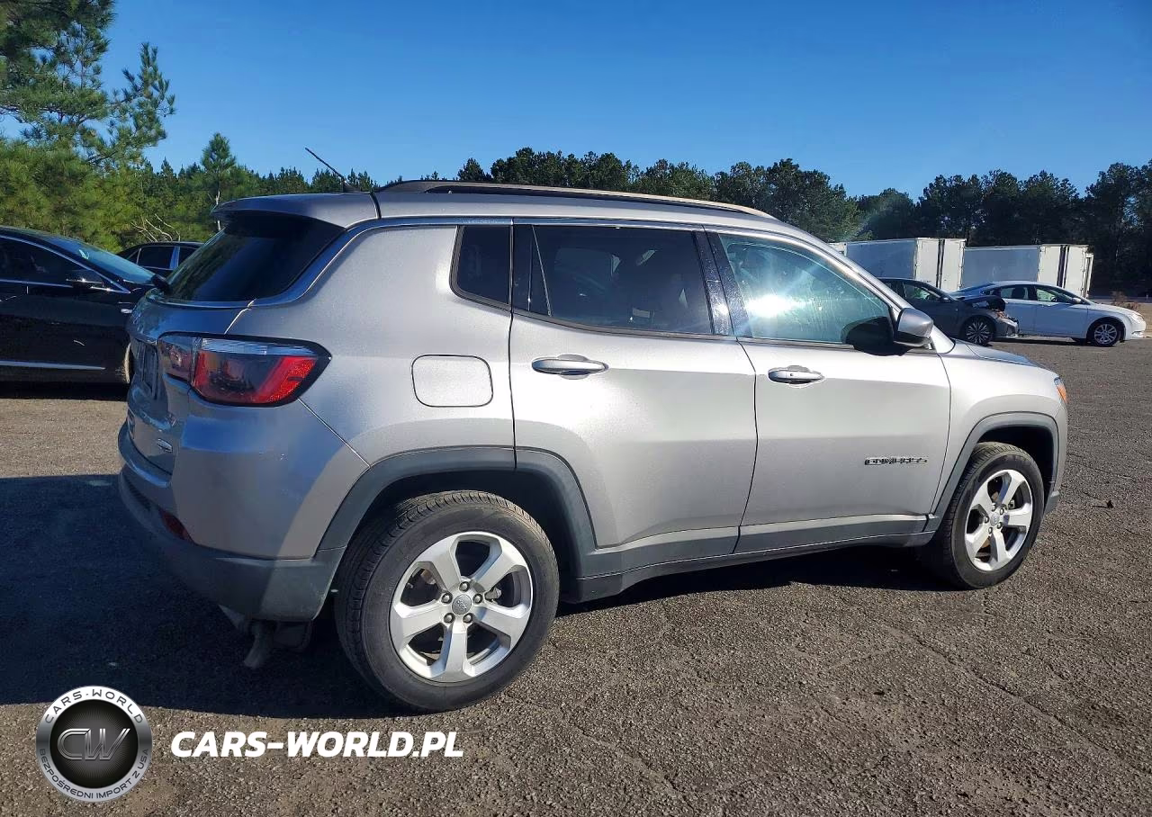 2018 Jeep Compass Latitude VIN:3C4NJCBB3JT293318 - 3