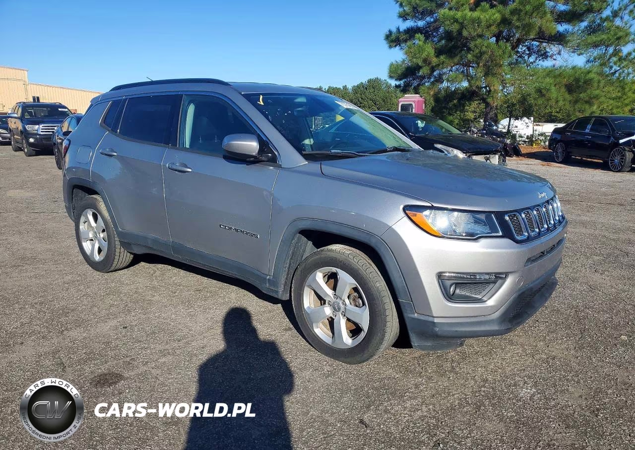 2018 Jeep Compass Latitude VIN:3C4NJCBB3JT293318 - 4