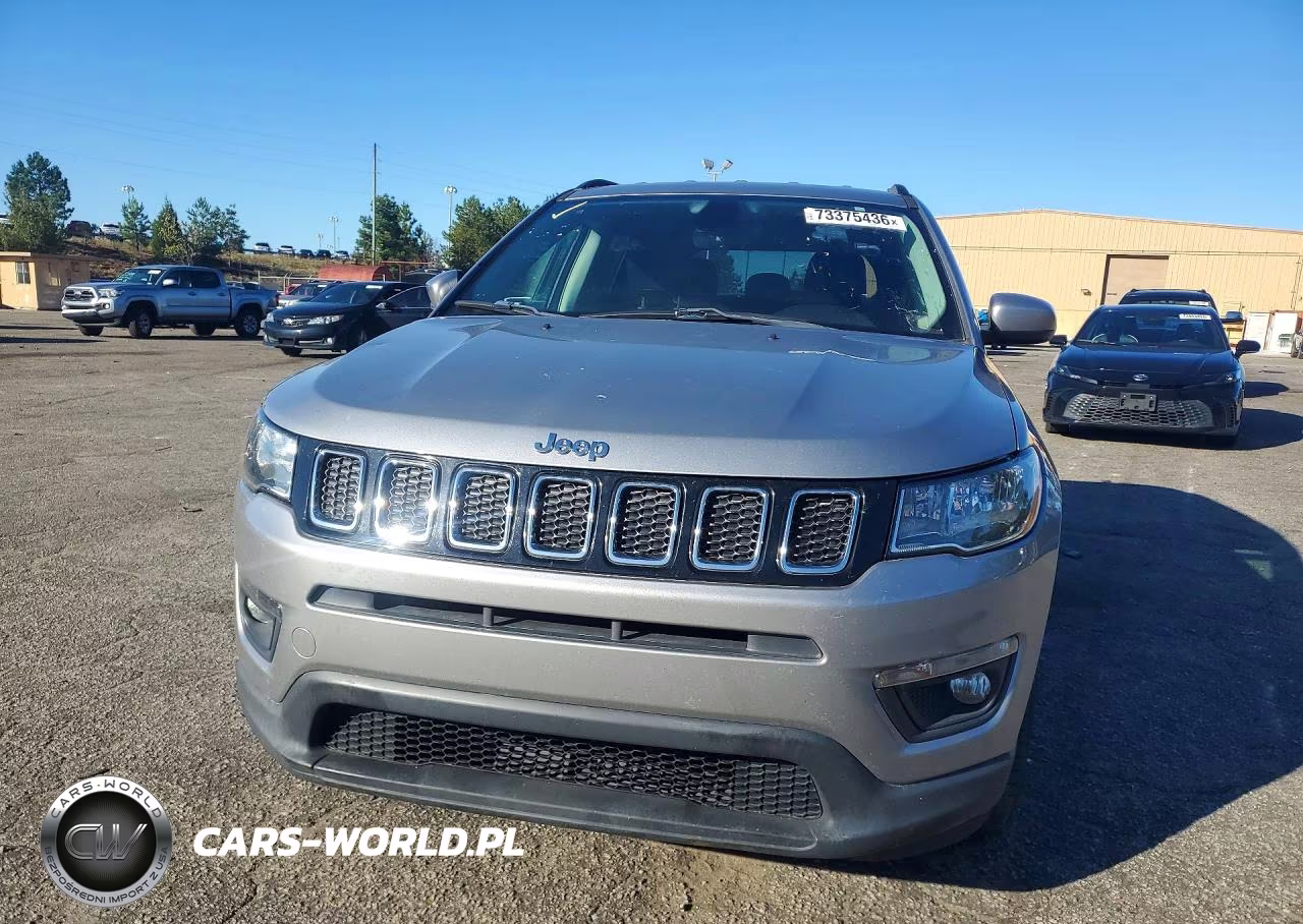2018 Jeep Compass Latitude VIN:3C4NJCBB3JT293318 - 5
