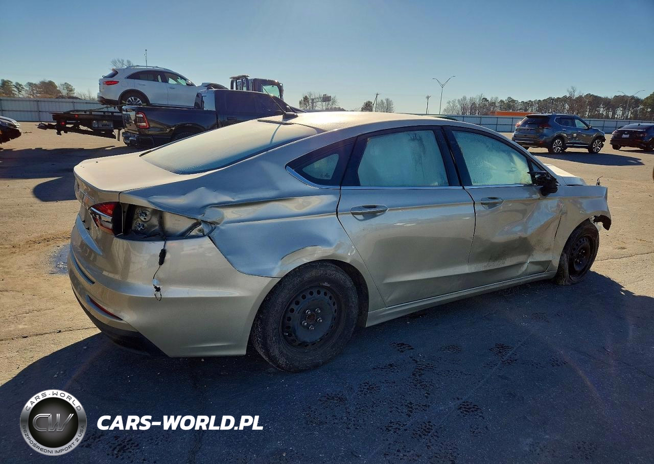 2019 Ford Fusion S VIN:3FA6P0G78KR160354 - 3