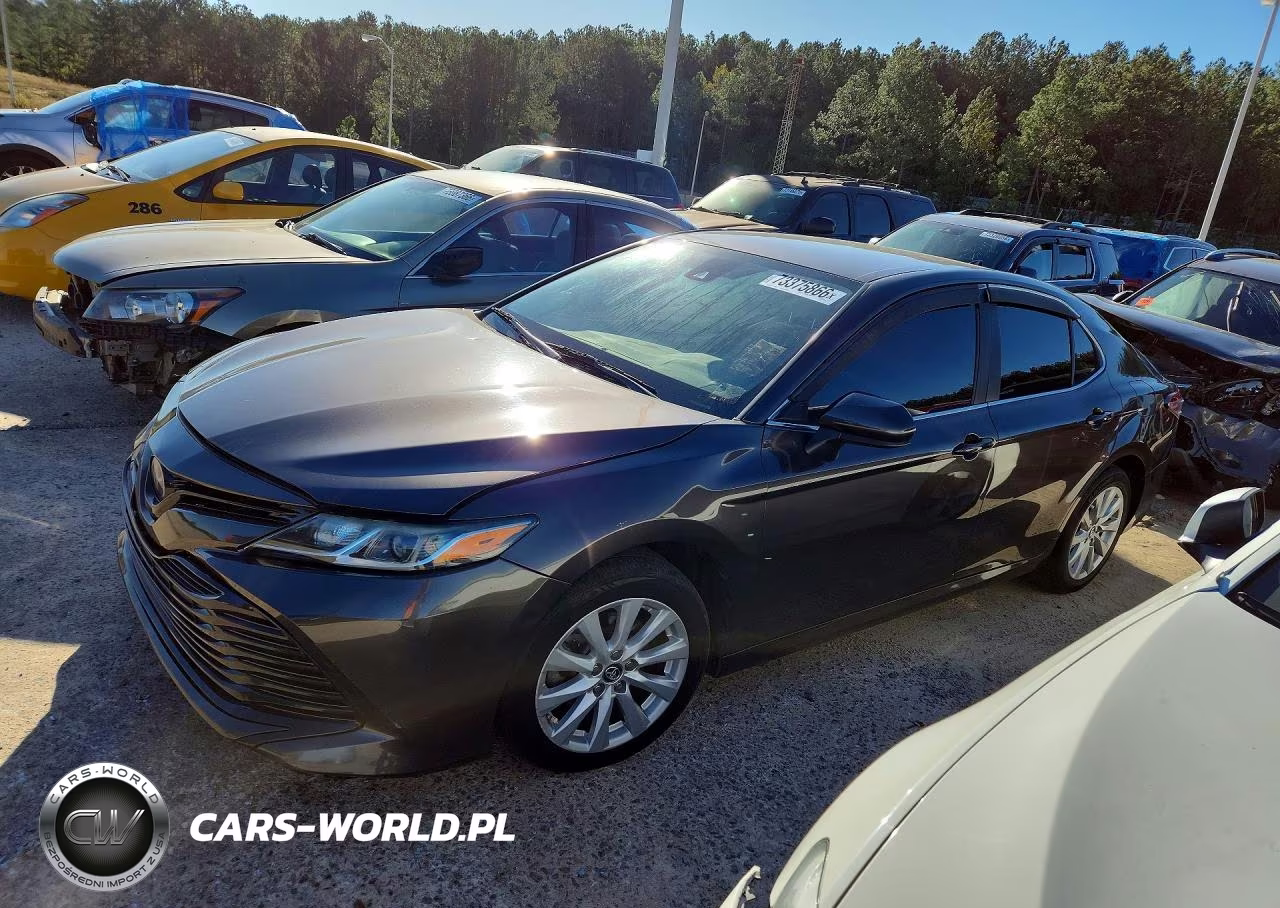 2019 Toyota Camry Le – zdjęcie 1 z 12