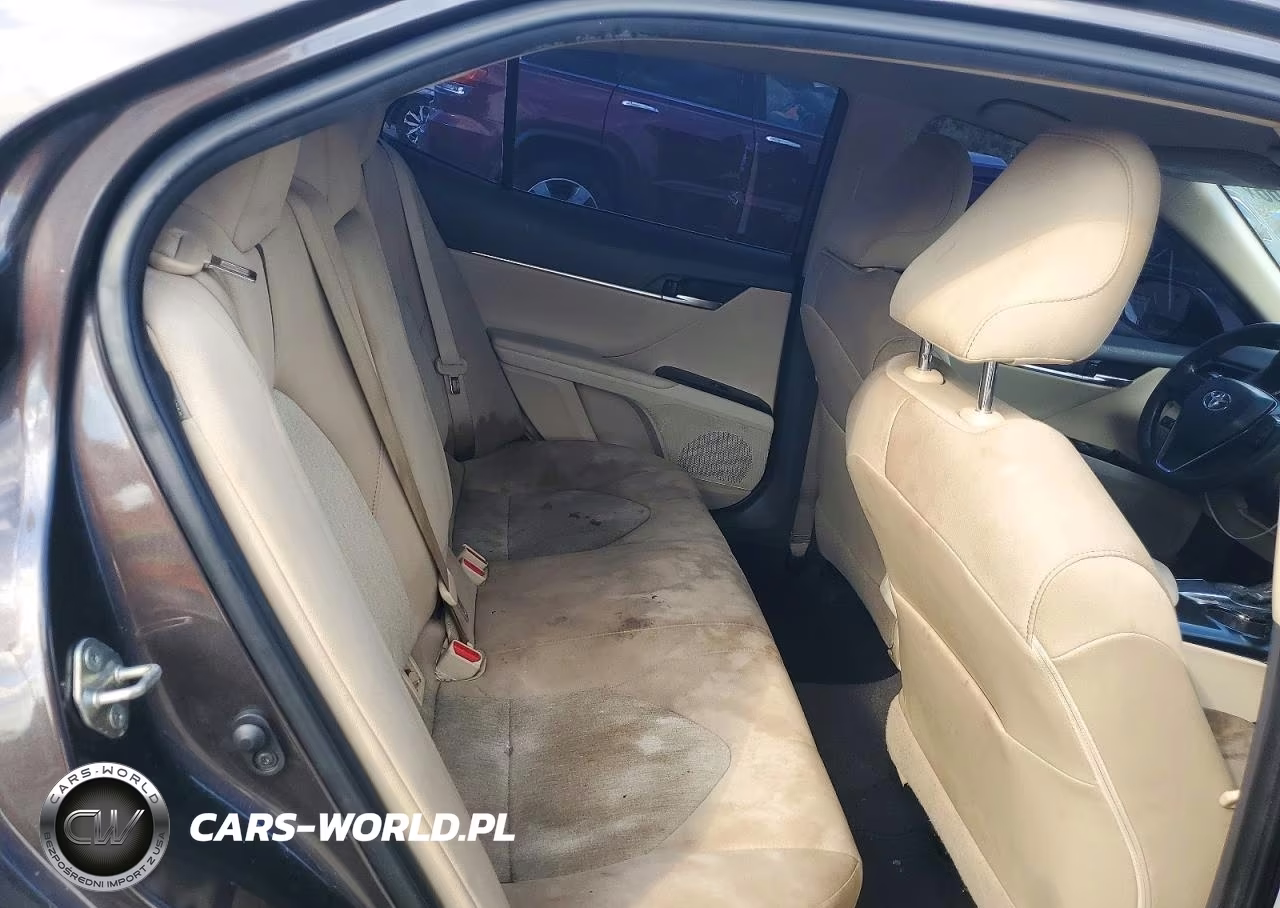2019 Toyota Camry Le VIN:4T1B11HK4KU799970 - 10