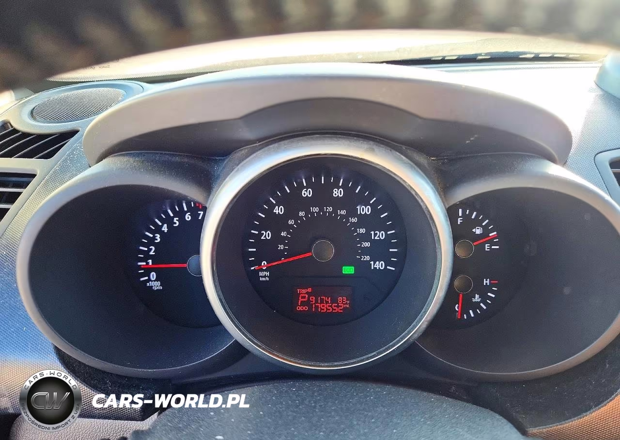 2013 Kia Soul + VIN:KNDJT2A62D7514925 - 9