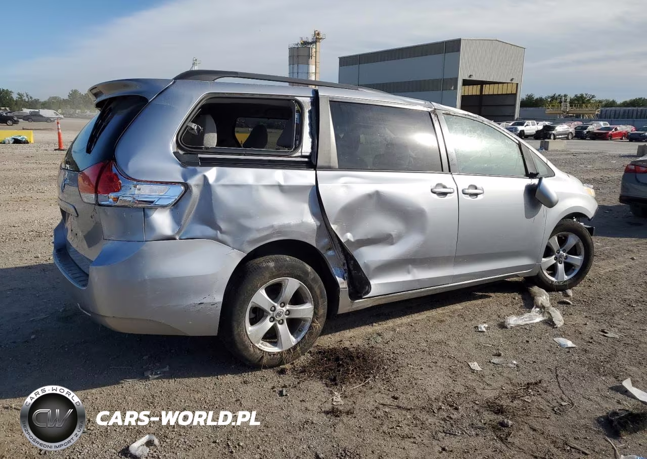 2012 Toyota Sienna Le VIN:5TDKK3DC3CS215530 - 3