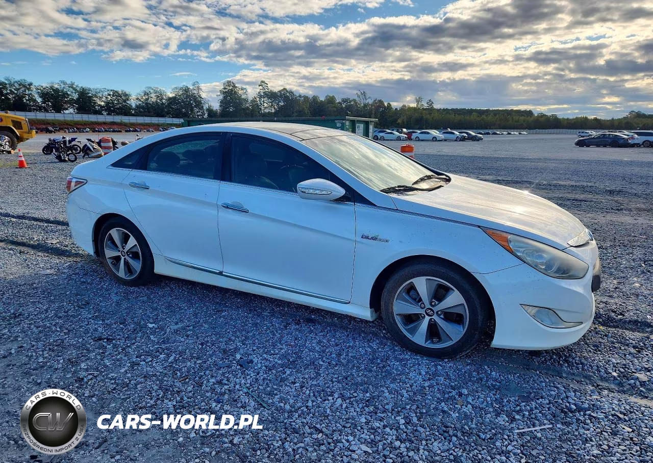 2012 Hyundai Sonata Hybrid VIN:KMHEC4A48CA023137 - 4