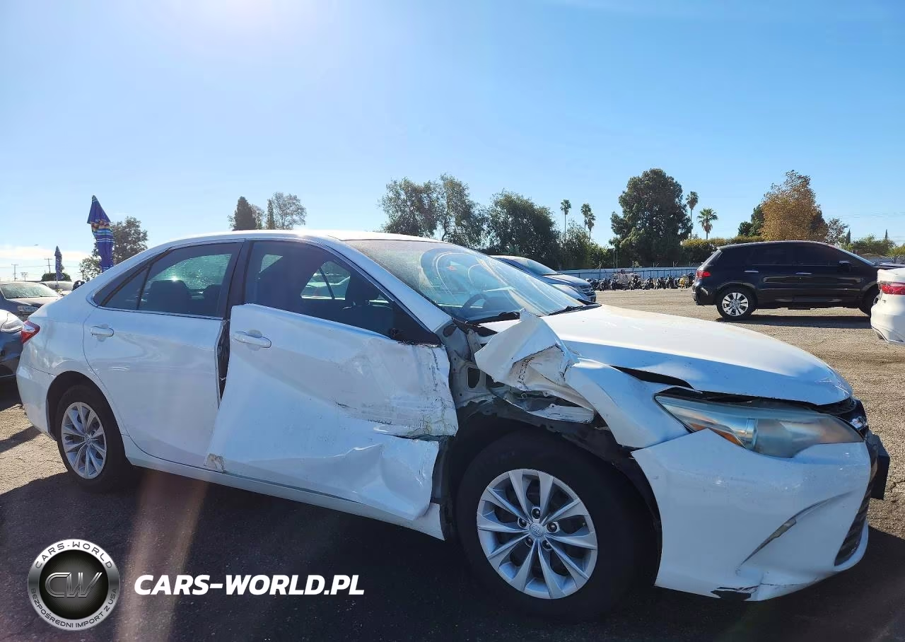 2015 Toyota Camry Hybrid Le VIN:4T1BD1FK0FU149145 - 4
