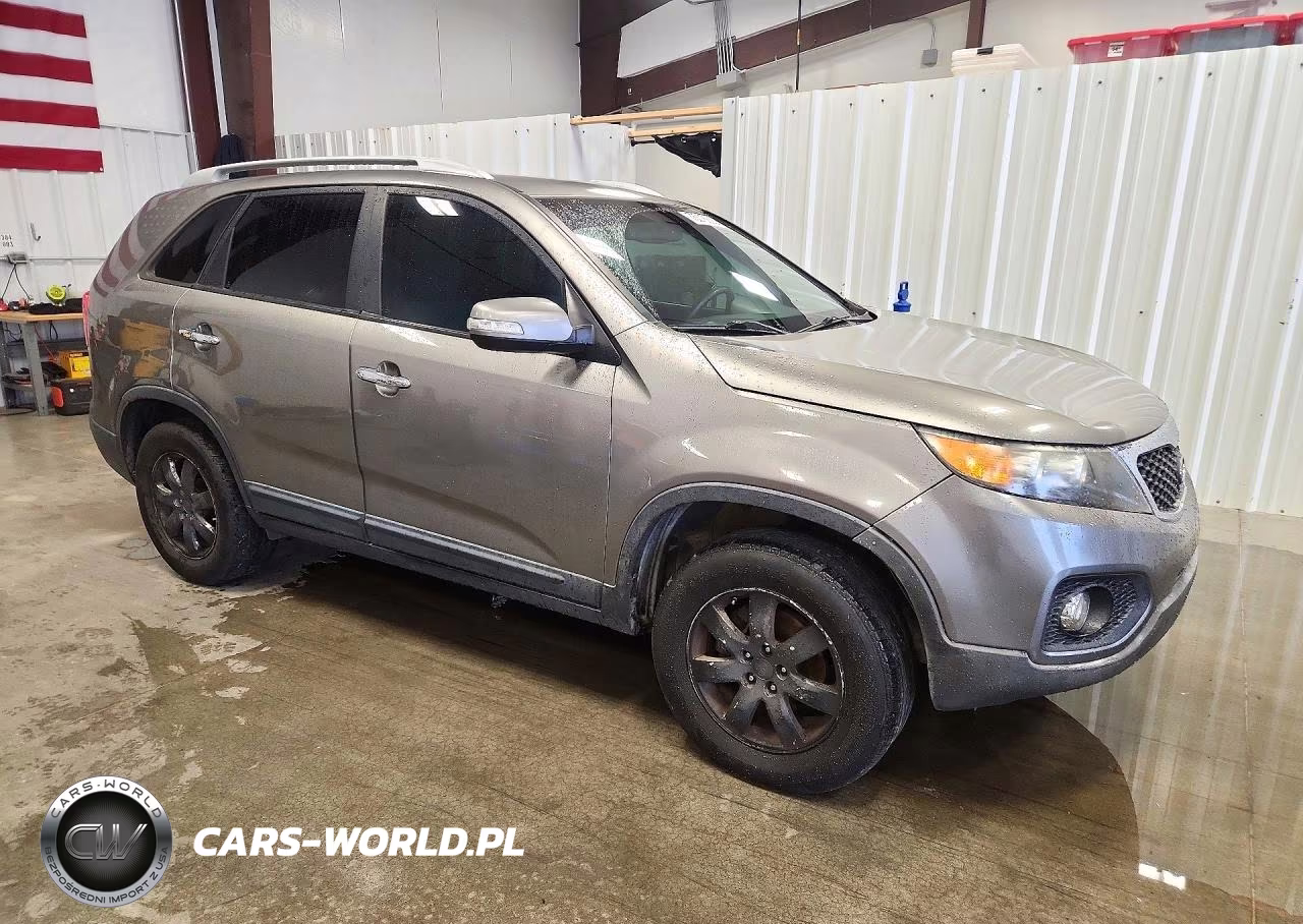 2011 Kia Sorento Lx VIN:5XYKT3A10BG037801 - 4