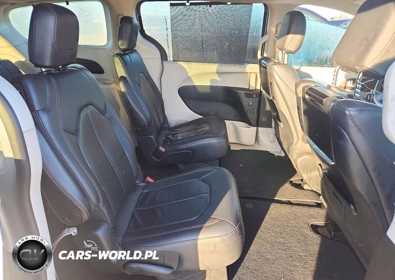 2017 Chrysler Pacifica Touring L Plus VIN:2C4RC1EGXHR841304 - 10