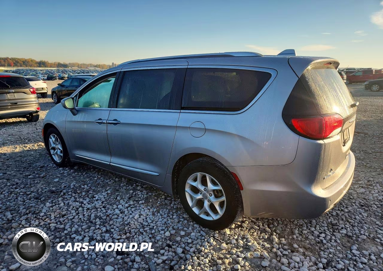 2017 Chrysler Pacifica Touring L Plus VIN:2C4RC1EGXHR841304 - 2