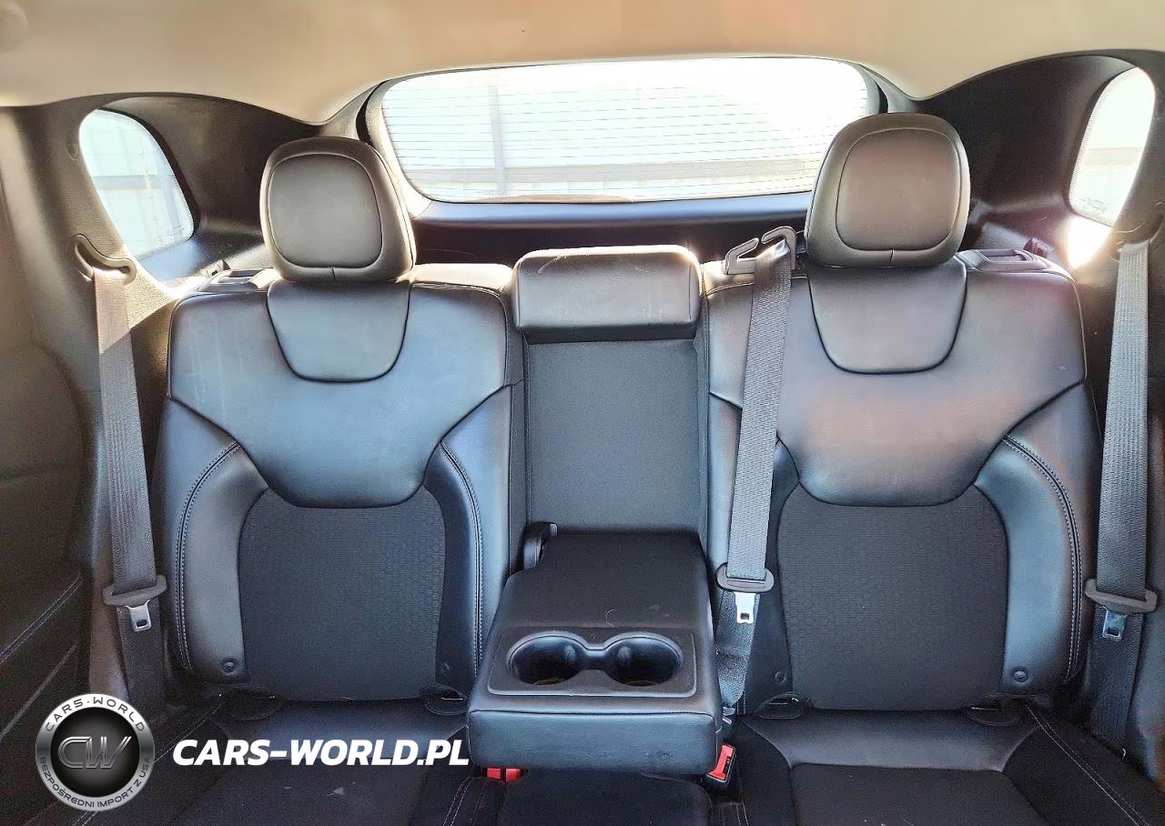 2019 Jeep Cherokee Latitude Plus VIN:1C4PJLLB5KD232812 - 10